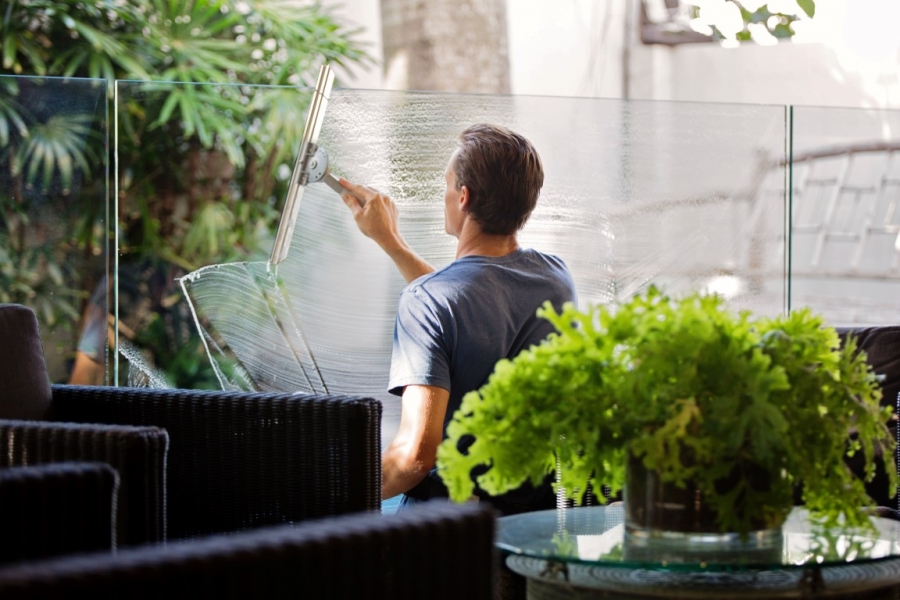 Haarzelf Verstelbaar dynastie Passie voor tuin en wonen | Een glazen schutting reinigen? Eenvoudig  dankzij deze 4 tips!